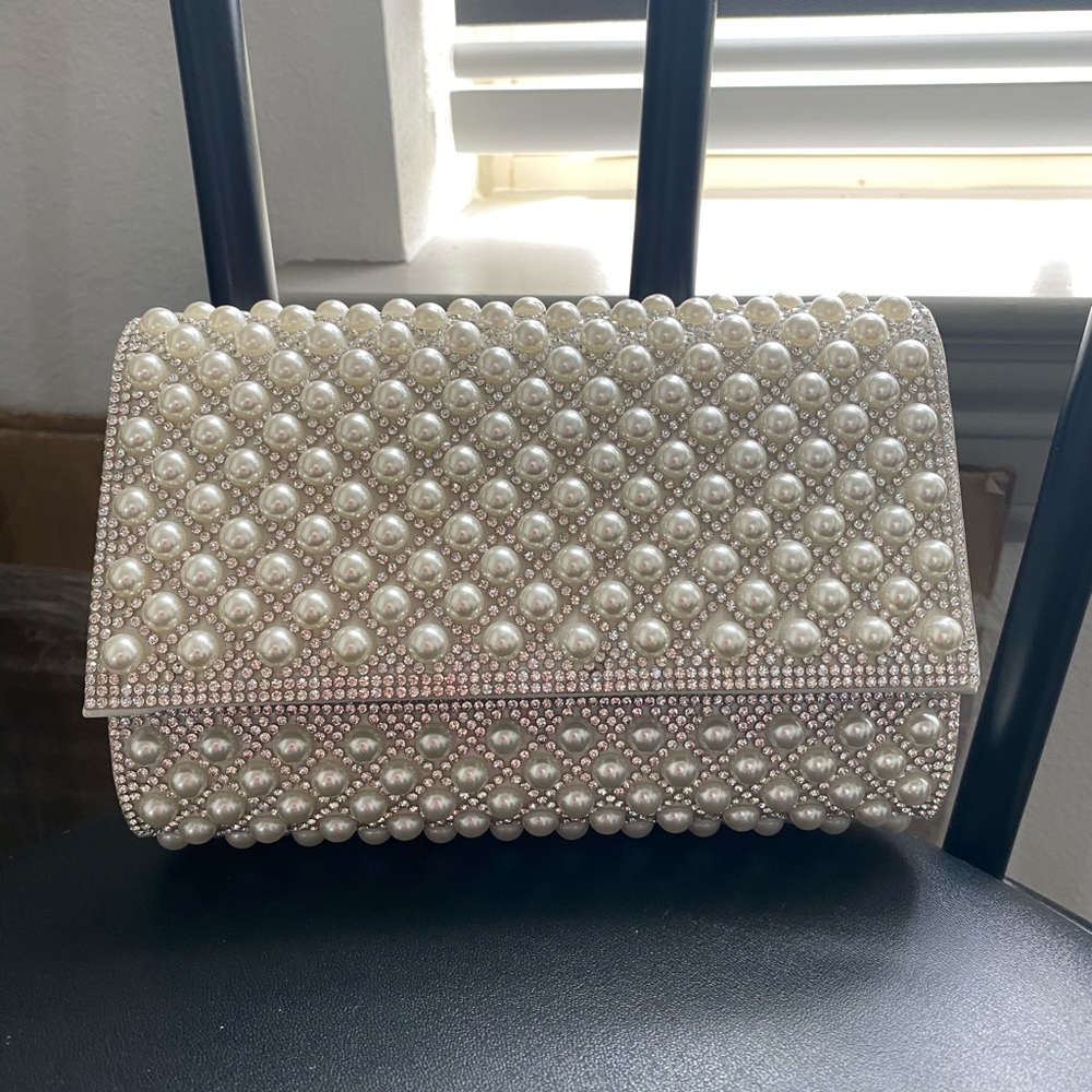 Beautiful pearl clutch/crossbody! NWT!